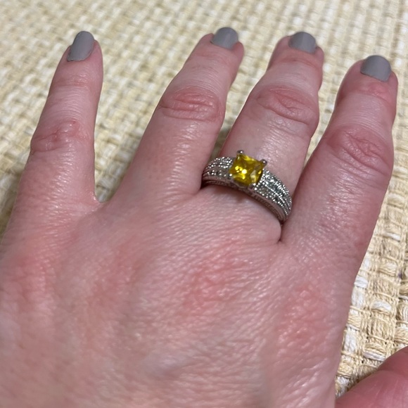 Canary yellow CZ ring size 7 - Picture 6 of 6